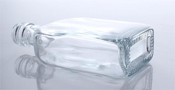 What Are the Differences Between Clear and Frosted Glass Bottles?